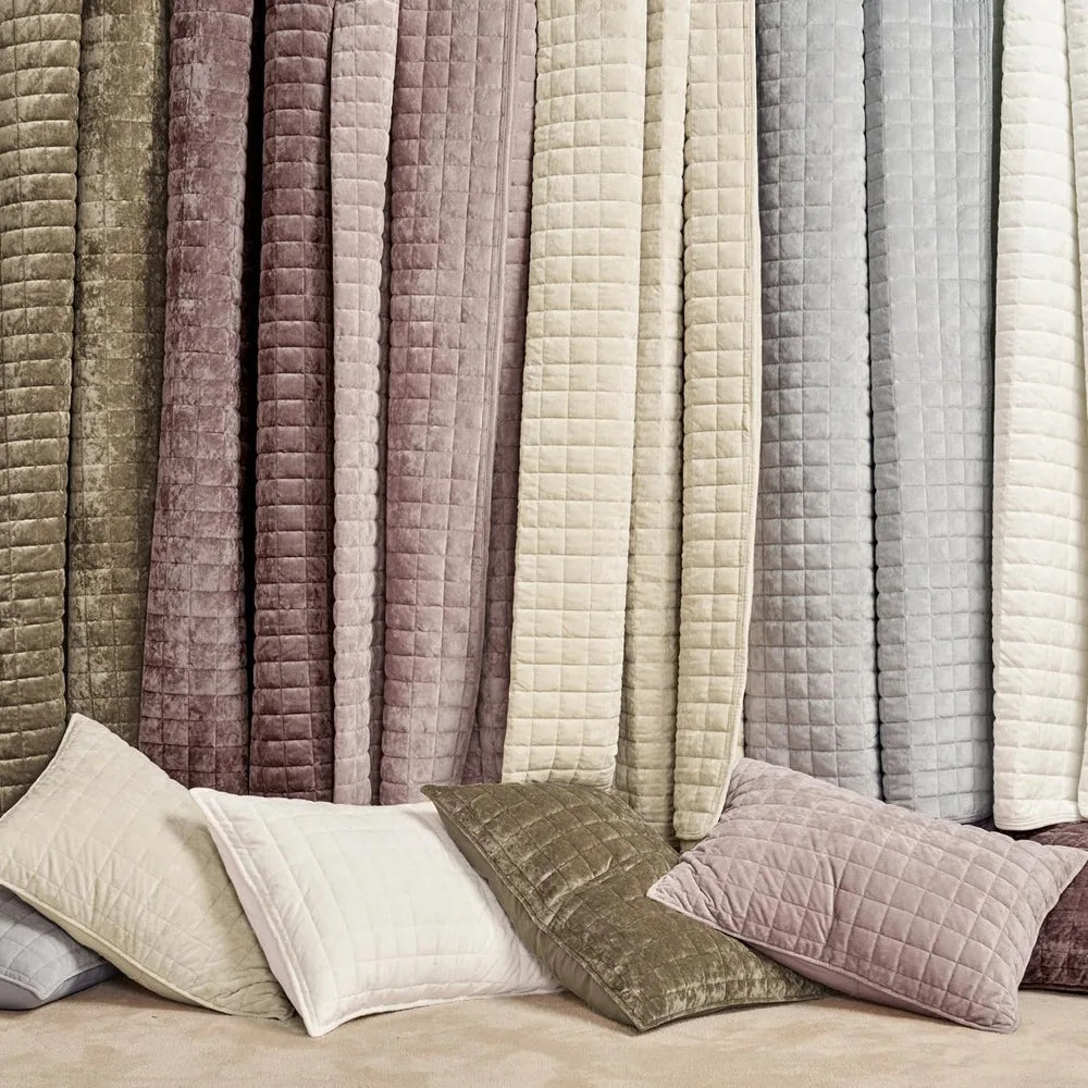 Luxury Velvet Quilt Set for Full/Queen Size Beds, Ultra Soft Comforter with Lightweight Stitched Design